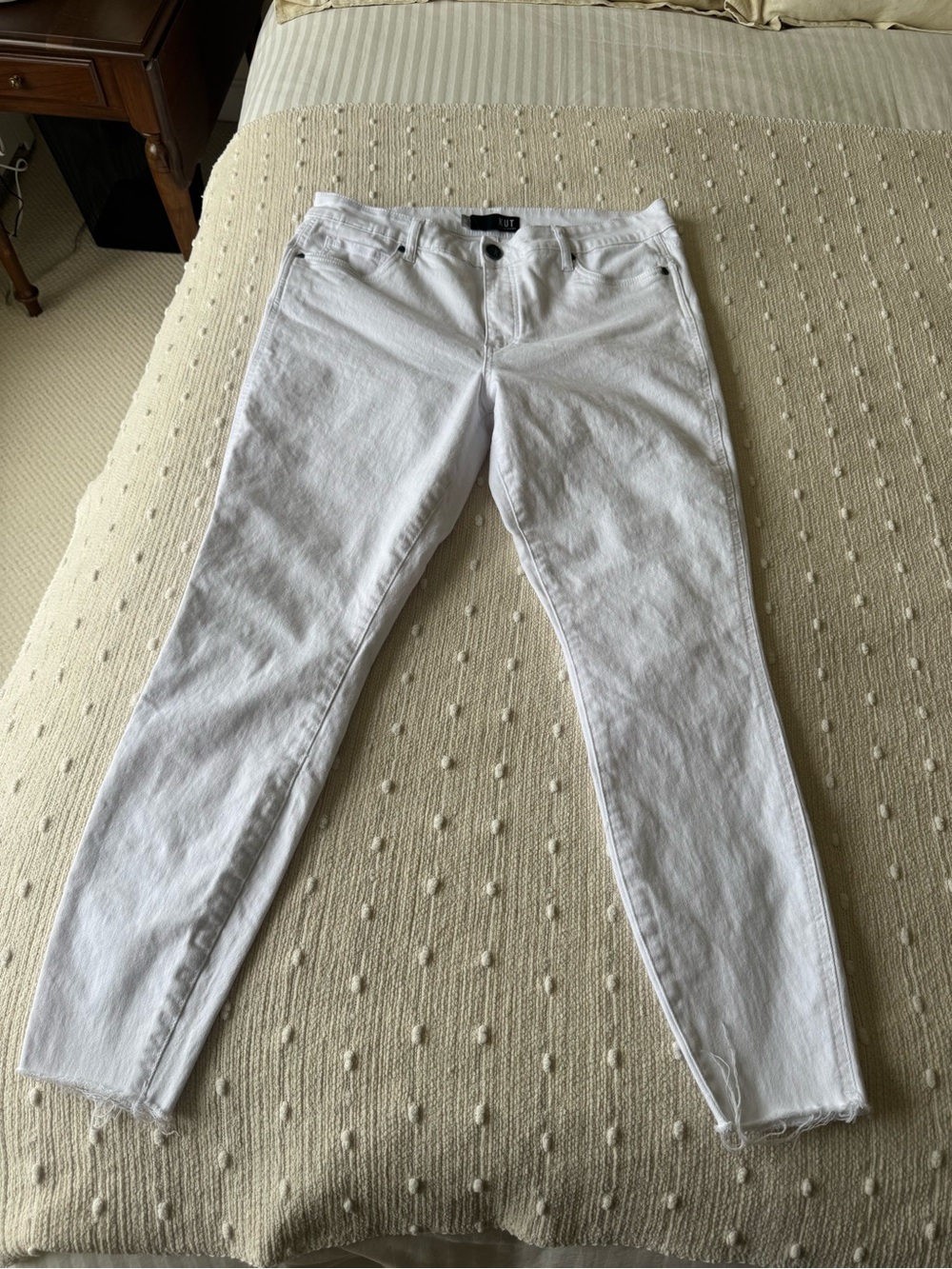 Like new Kut from the Kloth White Slim Frayed Ankle Crop Jeans